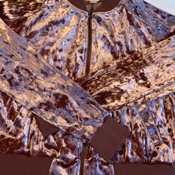 Mossimo Woman’s Bomber Velvet Jacket Size XS Plush Plum Front Zipper - Picture 8 of 11